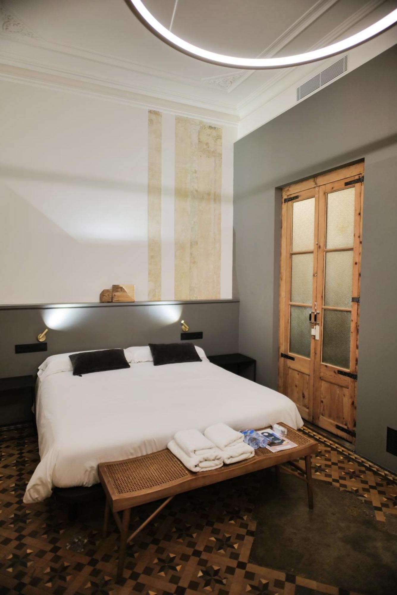 Hostal Porxos Garden Барселона Экстерьер фото